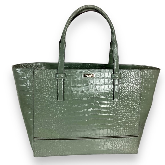 Elegant Green Crocodile-Embossed Tote Bag - Picture 1 of 8